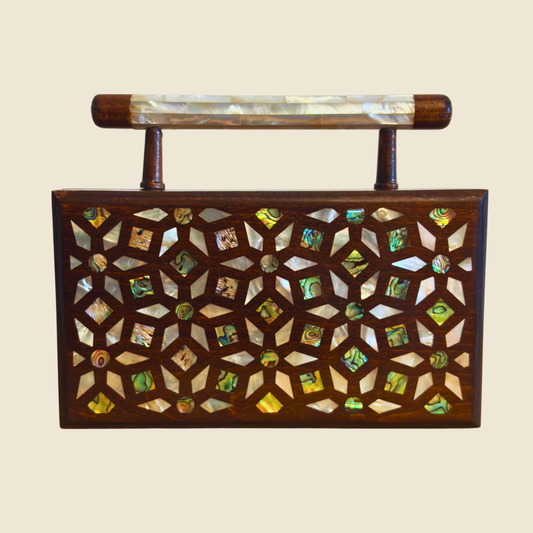 Zenobia – Luxe Damascene Clutch in Notenhout met Parelmoer Inleg & Brokaat Voering