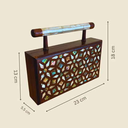 Zenobia – Luxe Damascene Clutch in Notenhout met Parelmoer Inleg & Brokaat Voering