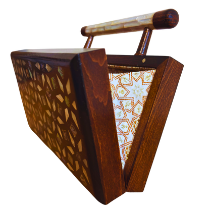 زنوبيا – حقيبة يد دمشقية فاخرة من الجوز مطعّمة بالصدف و مبطنة بالبروكار