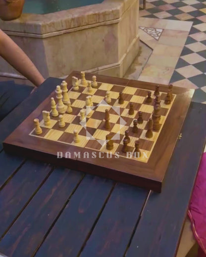 Ręcznie Wykonany Damasceński Stół do Szachów i Backgammona od Gaby Al Dayeh – Klasyczny Wzór Mozaiki